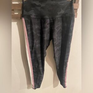 Spiritual Gangster Camo‎ Leggings Black with Pink Stripes Size Medium